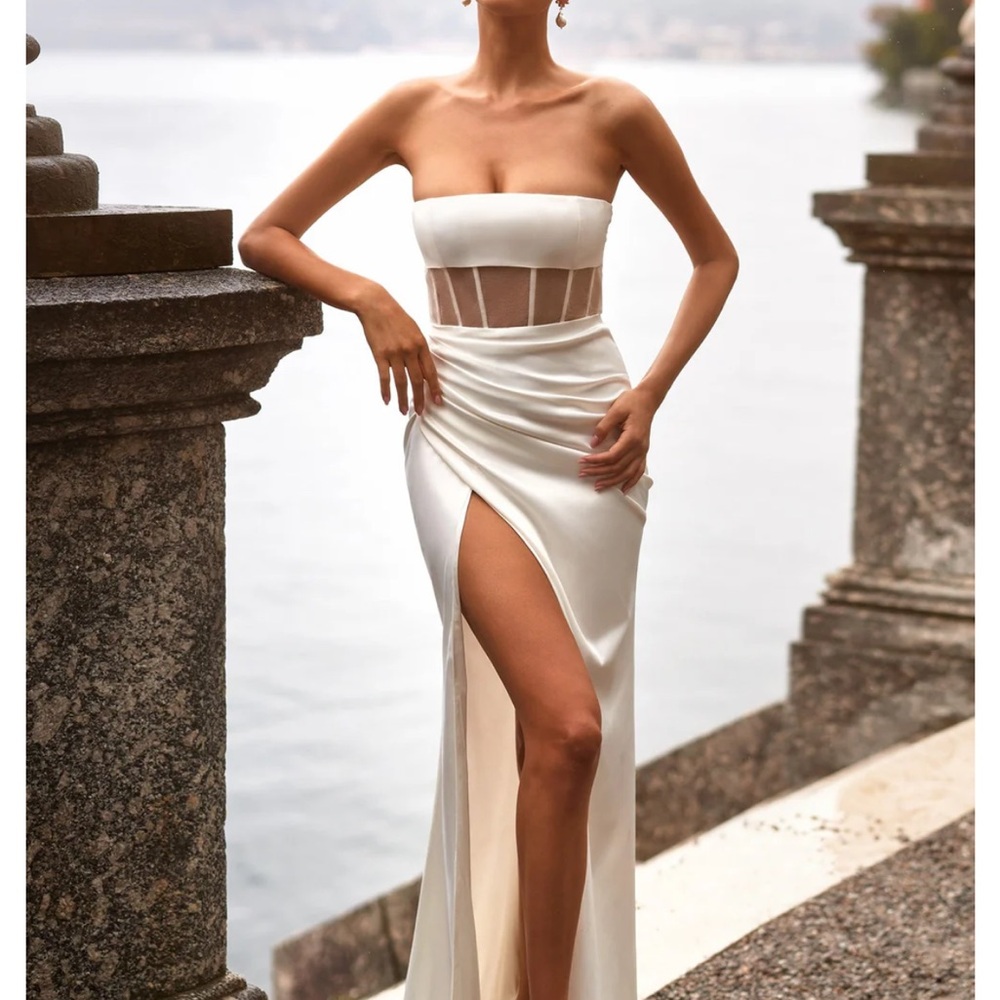 Alamour The Label Strapless White Dress